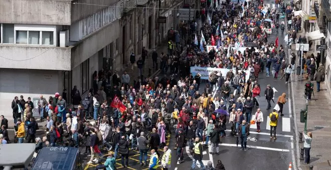 Miles de personas exigen a la Xunta terminar con las políticas de Feijóo y paliar la "emergencia" en el uso del gallego
